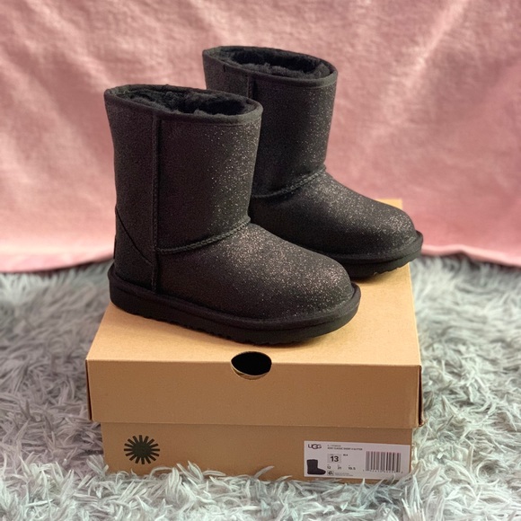 Kids’ Classic short Ugg Boots - Picture 3 of 4